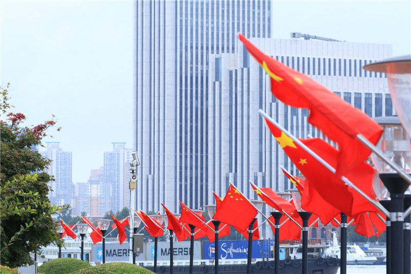 攝圖網(wǎng)_500122354_banner_插滿(mǎn)國(guó)旗的外灘（非企業(yè)商用）.jpg